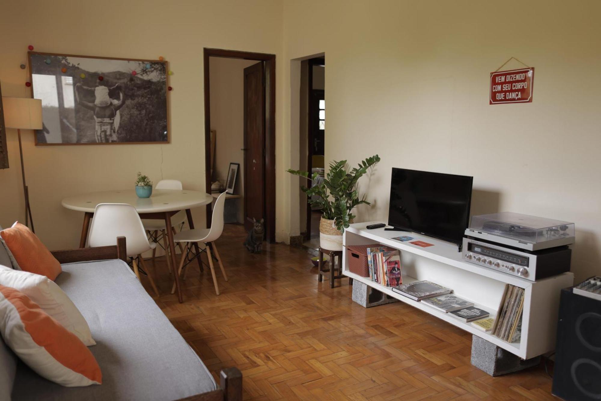 Quarto Casal Com Janela Casa Caramel Belo Horizonte Exterior photo