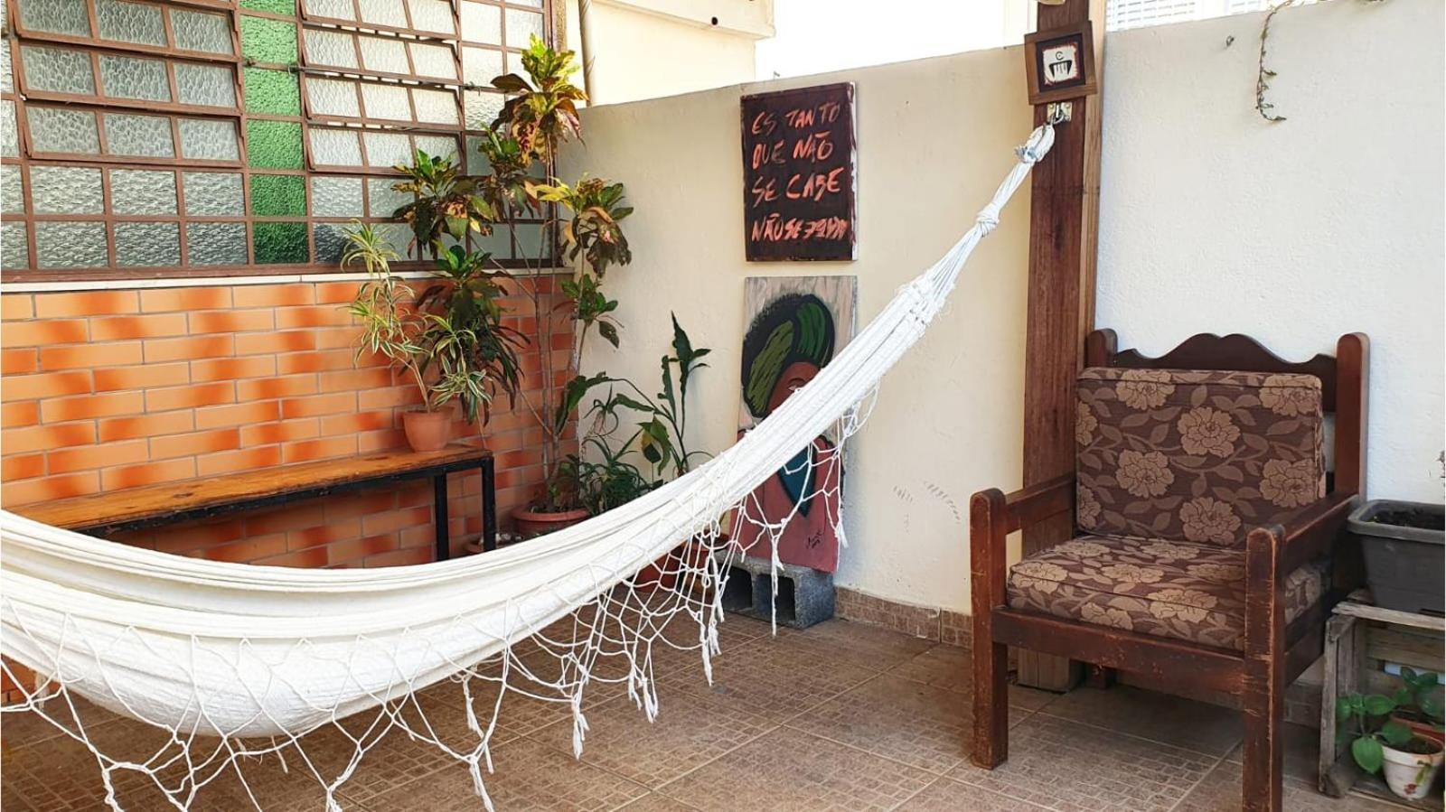 Quarto Casal Com Janela Casa Caramel Belo Horizonte Exterior photo