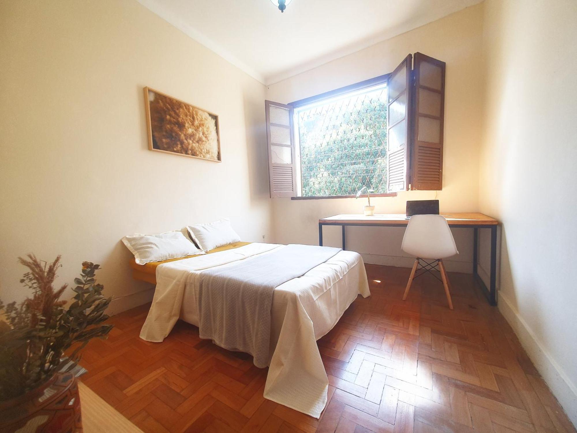 Quarto Casal Com Janela Casa Caramel Belo Horizonte Exterior photo