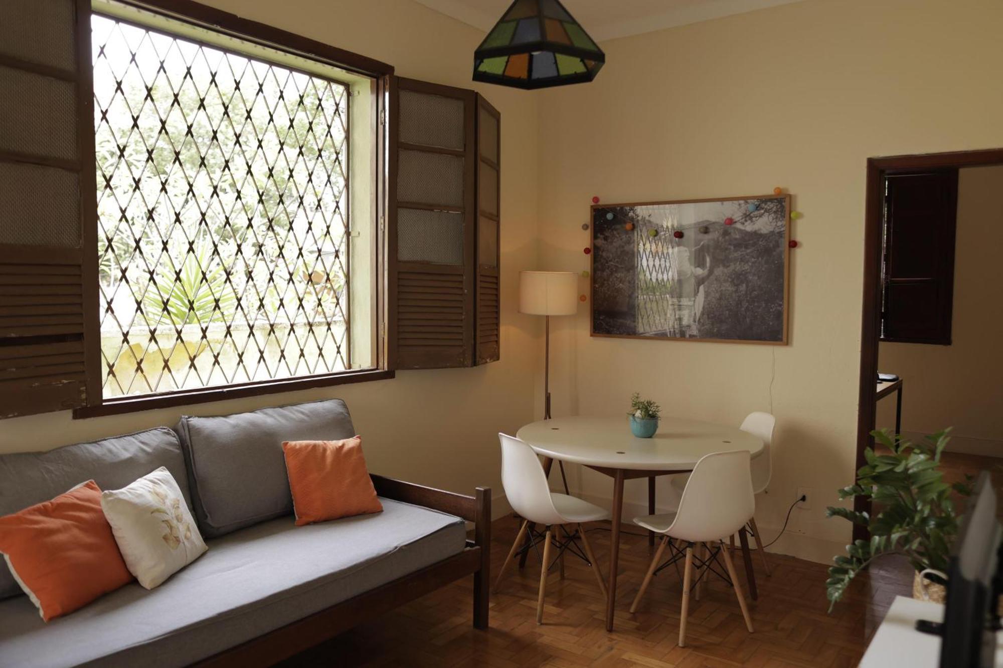 Quarto Casal Com Janela Casa Caramel Belo Horizonte Exterior photo